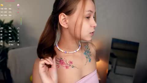 Snapshot of dierafauxa chatting on 10/24/25, 06:48 Elwyna online show from 10/24/25, 06:48