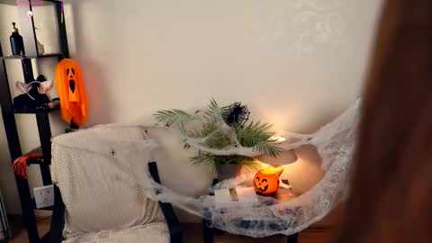 Snapshot of dierafauxa chatting on 10/28/25, 07:05 Elwyna online show from 10/28/25, 07:05