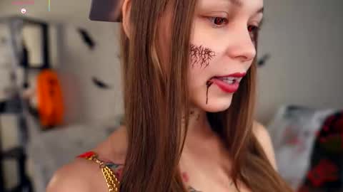 Snapshot of dierafauxa chatting on 10/30/25, 07:14 Elwyna online show from 10/30/25, 07:14