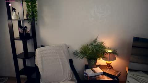 Snapshot of dierafauxa chatting on 11/06/25, 06:53 Elwyna online show from 11/06/25, 06:53