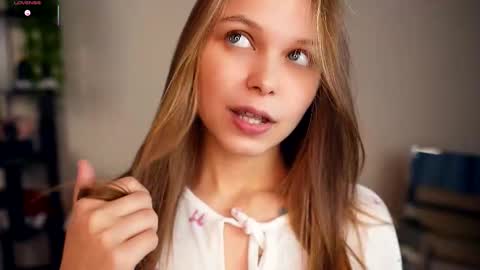 Snapshot of dierafauxa chatting on 11/13/25, 06:51 Elwyna online show from 11/13/25, 06:51