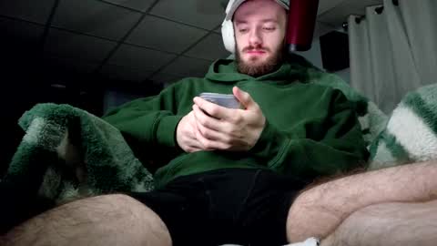 Snapshot of digbicknik chatting on 11/17/25, 02:06 digbicknik online show from 11/17/25, 02:06