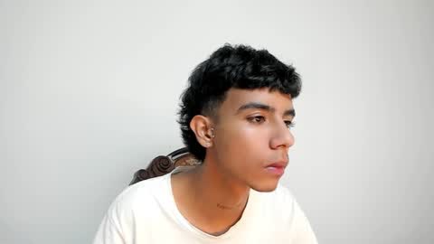 dikey_18 online show from 02/19/25, 06:00
