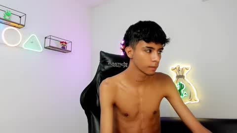 dikey_18 online show from 03/11/25, 08:52
