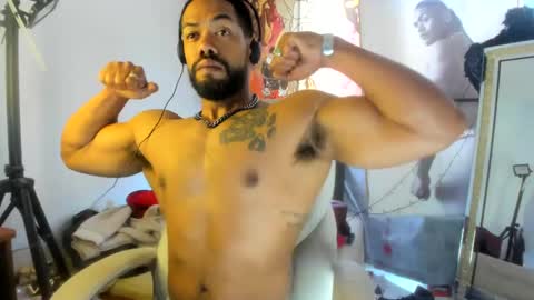 Snapshot of dimitry_muscle chatting on 12/13/24, 04:05 dimitry kyle mucle online show from 12/13/24, 04:05