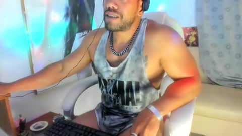 Snapshot of dimitry_muscle chatting on 01/27/25, 03:58 dimitry kyle mucle online show from 01/27/25, 03:58