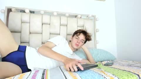 Snapshot of dioniso_69 chatting on 10/17/25, 08:33 apollo online show from 10/17/25, 08:33