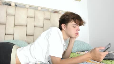 Snapshot of dioniso_69 chatting on 10/18/25, 01:34 apollo online show from 10/18/25, 01:34