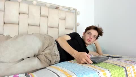 Snapshot of dioniso_69 chatting on 10/21/25, 05:57 apollo online show from 10/21/25, 05:57