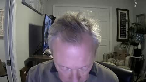Snapshot of dirkpitt223 chatting on 01/11/25, 11:24 DirtkPitt Fun guy working online show from 01/11/25, 11:24