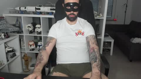 Snapshot of dirtybalws chatting on 12/14/24, 02:42 Robert online show from 12/14/24, 02:42