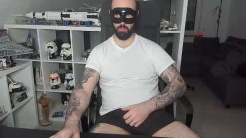 Snapshot of dirtybalws chatting on 12/20/24, 07:39 Robert online show from 12/20/24, 07:39