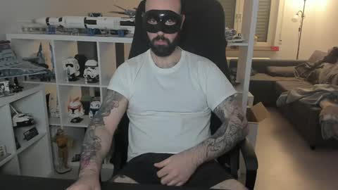 Snapshot of dirtybalws chatting on 12/21/24, 07:27 Robert online show from 12/21/24, 07:27