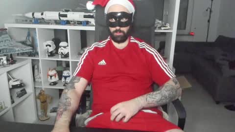 Snapshot of dirtybalws chatting on 12/24/24, 06:44 Robert online show from 12/24/24, 06:44