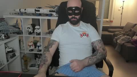 Snapshot of dirtybalws chatting on 12/31/24, 04:14 Robert online show from 12/31/24, 04:14