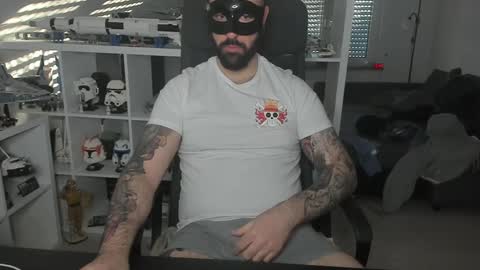 Snapshot of dirtybalws chatting on 01/14/25, 02:43 Robert online show from 01/14/25, 02:43