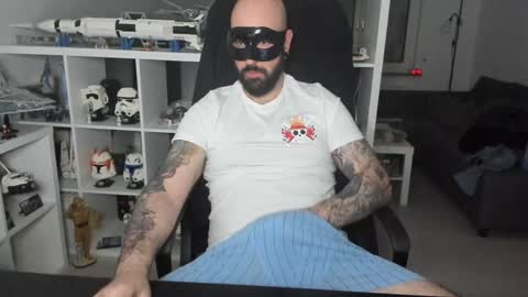 Snapshot of dirtybalws chatting on 01/14/25, 05:45 Robert online show from 01/14/25, 05:45