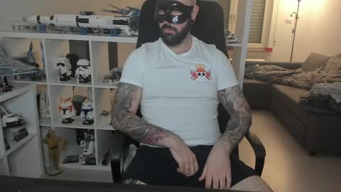 Snapshot of dirtybalws chatting on 01/17/25, 08:22 Robert online show from 01/17/25, 08:22