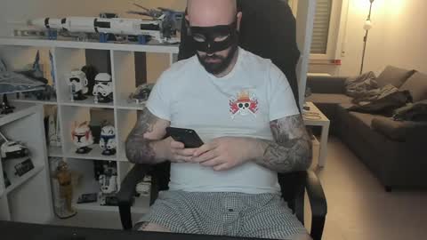 Snapshot of dirtybalws chatting on 01/19/25, 12:17 Robert online show from 01/19/25, 12:17