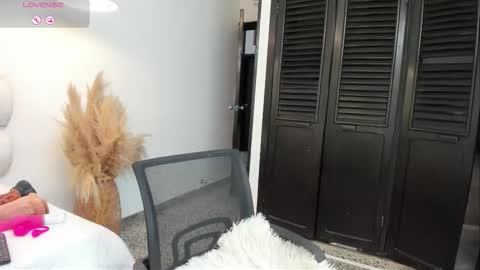 Angelica online show from 11/07/25, 06:19