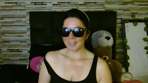 Snapshot of disneey2888 chatting on 10/20/25, 02:28 disneey2888 online show from 10/20/25, 02:28