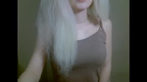 DitaMilton online show from 10/26/25, 06:47