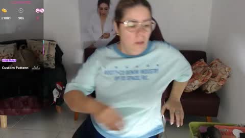 Snapshot of diva_milf chatting on 11/17/25, 04:13 Diva online show from 11/17/25, 04:13