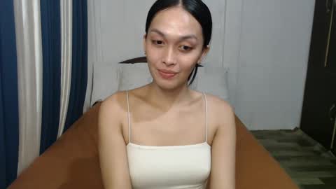 Snapshot of divina_graciaxx chatting on 01/19/25, 03:10 DIVINA online show from 01/19/25, 03:10