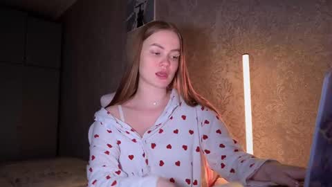 Snapshot of divine_hannah chatting on 02/22/25, 02:06 Hannah online show from 02/22/25, 02:06