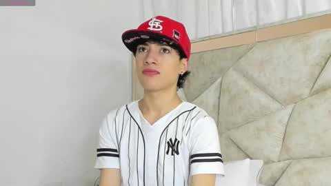 Snapshot of divine_thiagoo chatting on 09/17/25, 01:24 Thiago online show from 09/17/25, 01:24