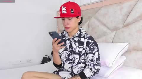 Snapshot of divine_thiagoo chatting on 09/18/25, 01:57 Thiago online show from 09/18/25, 01:57