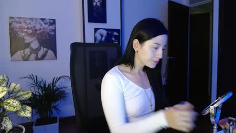 Snapshot of divineisis chatting on 10/23/25, 10:03 Hera online show from 10/23/25, 10:03