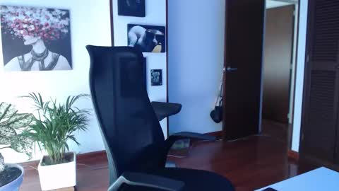 Snapshot of divineisis chatting on 10/26/25, 04:02 Hera online show from 10/26/25, 04:02