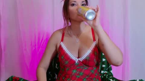 Snapshot of divinelynn chatting on 12/20/24, 06:56 DivineLynn online show from 12/20/24, 06:56