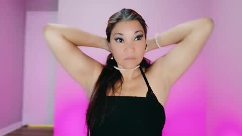 Snapshot of divinelynn chatting on 10/24/25, 01:18 DivineLynn online show from 10/24/25, 01:18