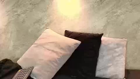 Snapshot of dixie_grey1 chatting on 09/15/25, 01:22 Sofia online show from 09/15/25, 01:22