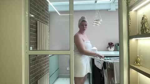 Snapshot of docehot1818 chatting on 10/28/25, 03:36 Ctia But I prefer to be called DOCE online show from 10/28/25, 03:36