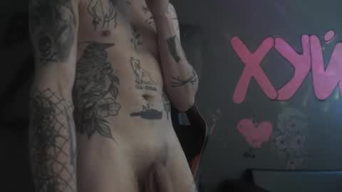 Snapshot of doenits chatting on 11/04/25, 04:28 doenits online show from 11/04/25, 04:28