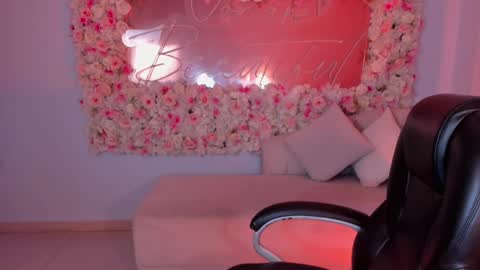 Snapshot of dolcieelliot chatting on 02/17/25, 06:04 Dolcie online show from 02/17/25, 06:04