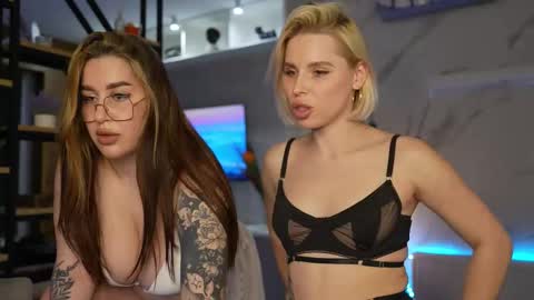 Snapshot of doll_alice chatting on 11/29/25, 04:21 Alice online show from 11/29/25, 04:21