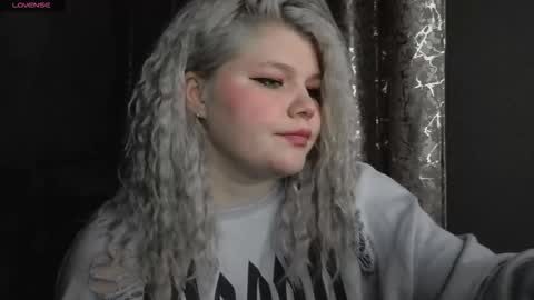 Snapshot of doll_bratzillas chatting on 11/22/25, 06:40 doll online show from 11/22/25, 06:40