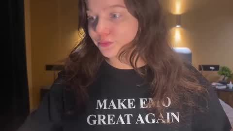 Snapshot of dolldolor chatting on 10/31/25, 07:26 Charlotte online show from 10/31/25, 07:26