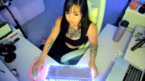 DOLLLFACE online show from 10/04/25, 06:22