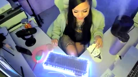 DOLLLFACE online show from 10/23/25, 04:56