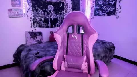 Snapshot of dolly_bones chatting on 10/31/25, 10:55 dolly_bones online show from 10/31/25, 10:55