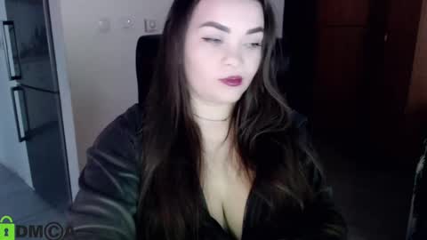 Snapshot of dolly_sun chatting on 12/23/24, 09:05 ILONA online show from 12/23/24, 09:05