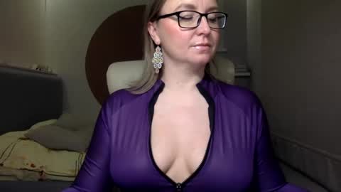 Snapshot of dom_mummy chatting on 12/02/24, 05:59 DOM MUMMY online show from 12/02/24, 05:59