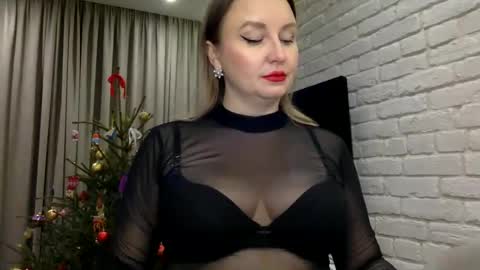 Snapshot of dom_mummy chatting on 01/02/25, 06:12 DOM MUMMY online show from 01/02/25, 06:12
