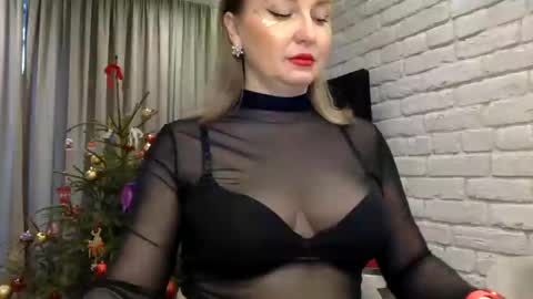 Snapshot of dom_mummy chatting on 01/05/25, 09:37 DOM MUMMY online show from 01/05/25, 09:37