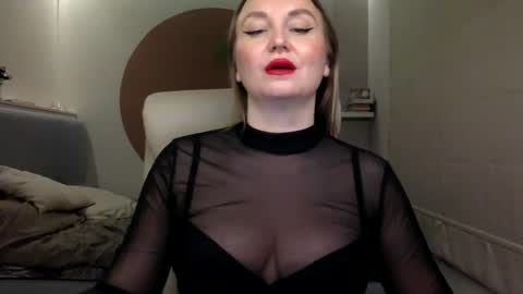 Snapshot of dom_mummy chatting on 01/18/25, 03:38 DOM MUMMY online show from 01/18/25, 03:38